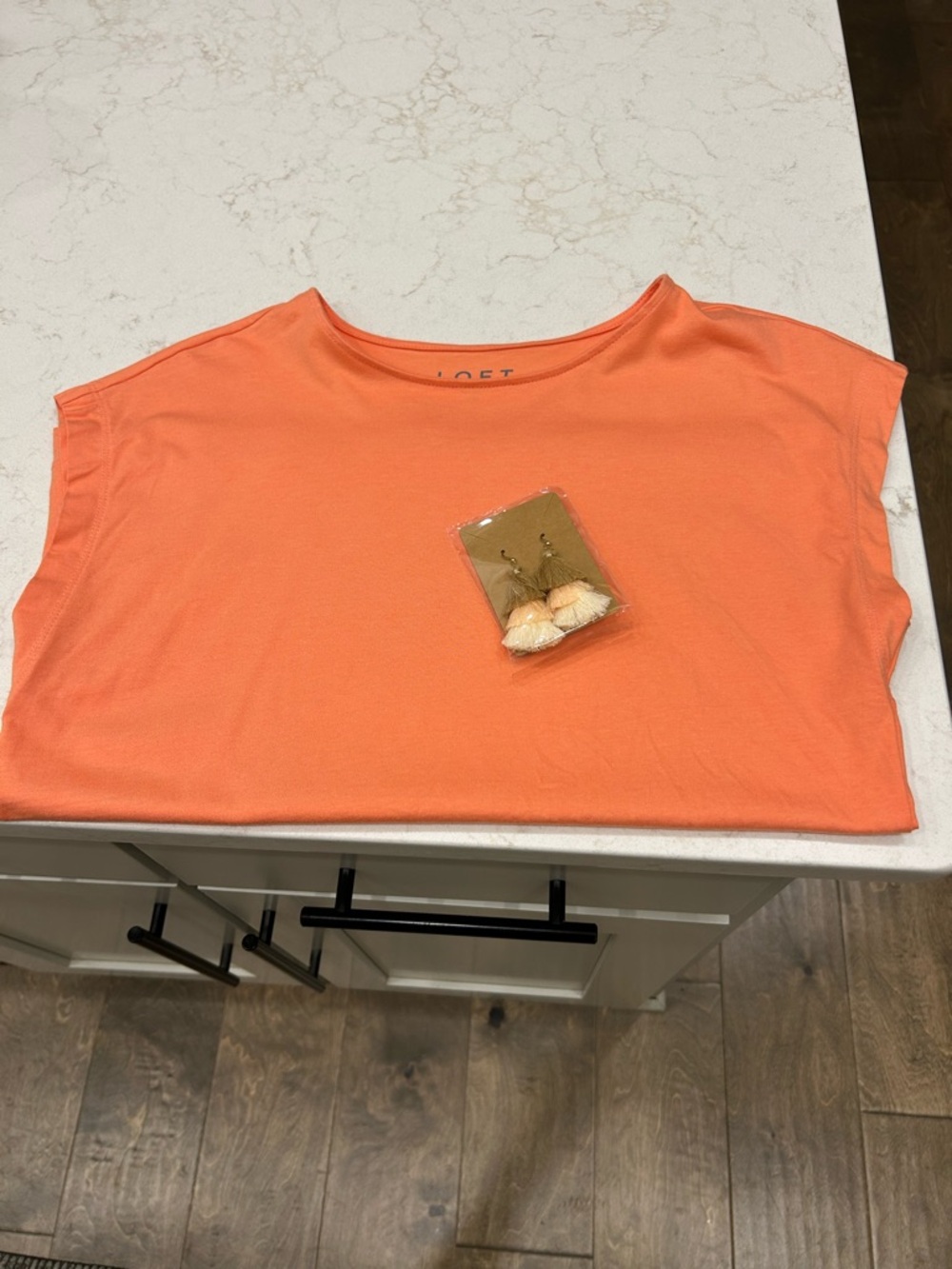 LOFT tangerine Cap Sleeve Tee with earrings